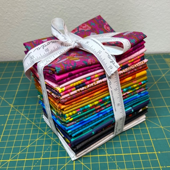 Quilting cotton - Alison Glass fat quarter bundle - Picture 2 of 3
